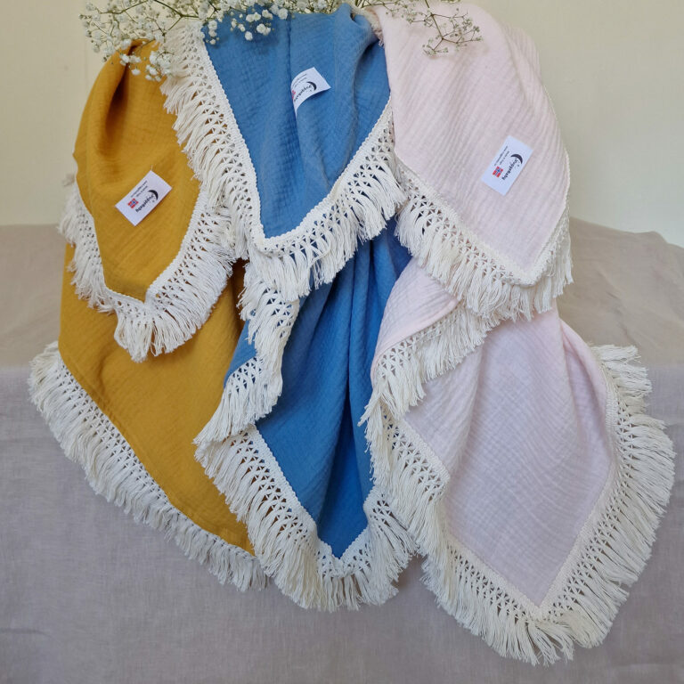 Babyteppe med frynser