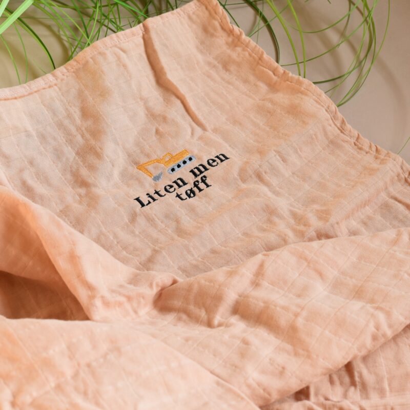 Swaddle babyteppe med navn | Mushie - Bilde 15
