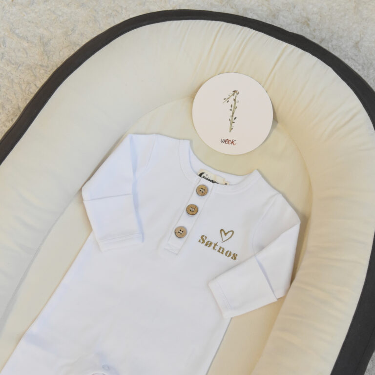 Babypysjamas med navn