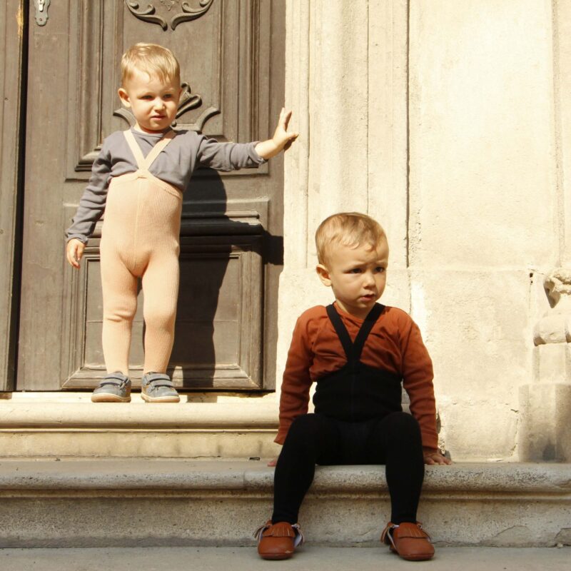 silly silas strømpebukser med seler for baby og barn