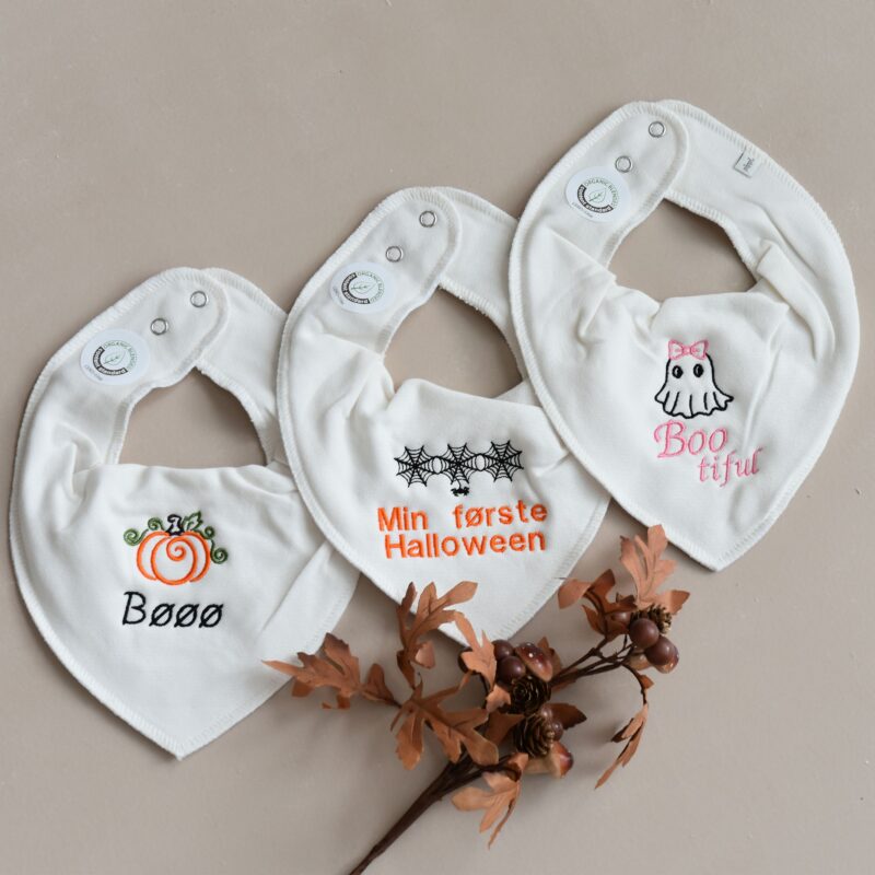 Personlig smekke for baby med navn og tekst | Halloween smekke