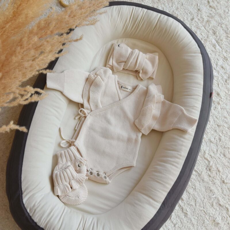 Strikkede hodebånd til baby i bomull, oversize knute, beige