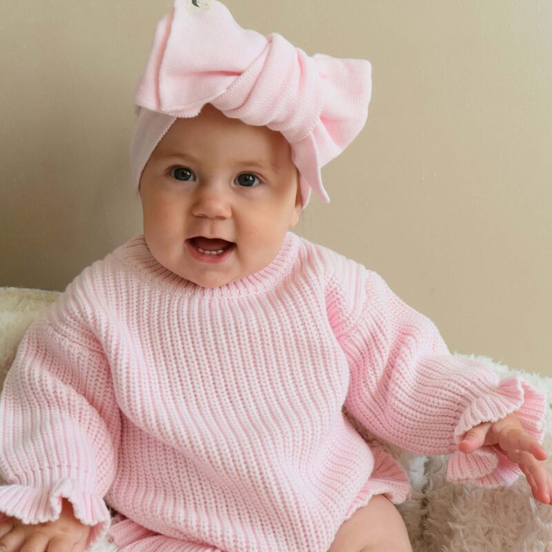 Strikkede hodebånd til baby i bomull, oversize knute, rosa