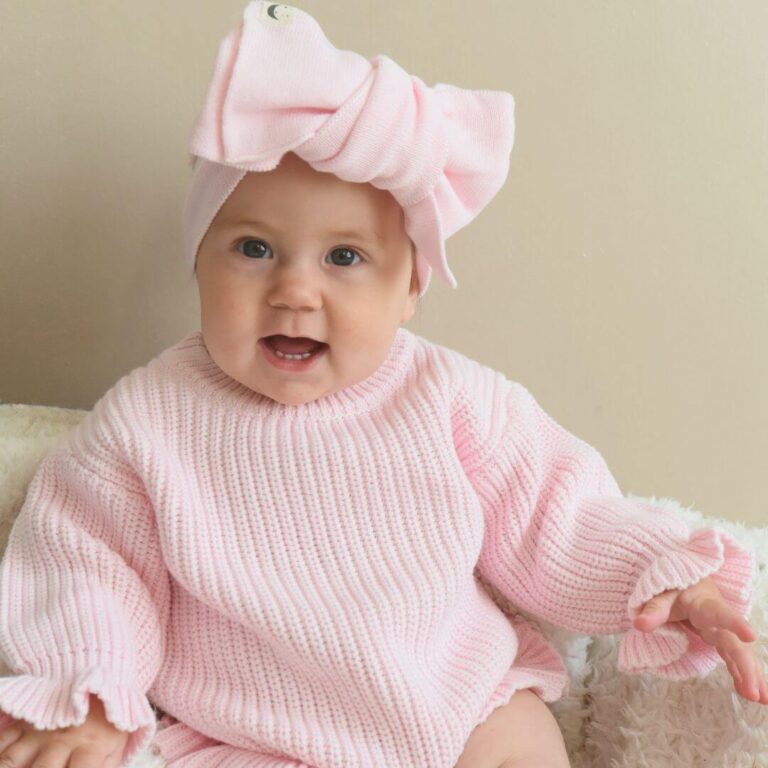 Romper med volang i chunky strikk | rosa | Strikket romper med volang bomull babyromper